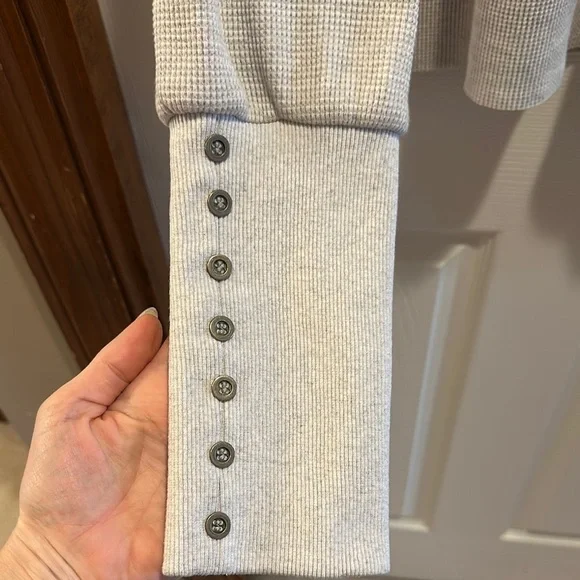 Women's Gray Long Sleeve Top - Picture 3 of 6